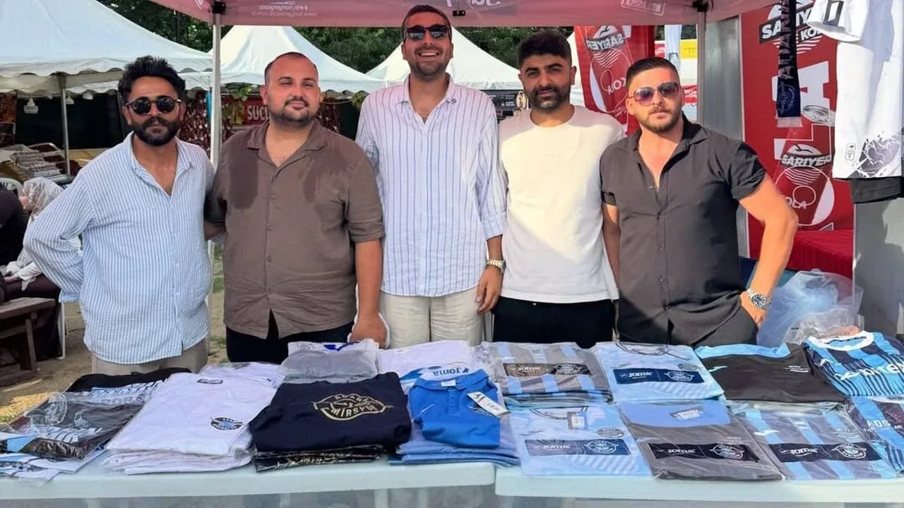 Taraftarlar İstanbul'da Destek Standı Açtı